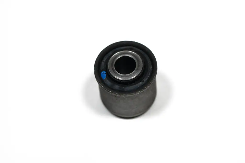 59028001-GQSK Jeep Replacement Track Bar Bushing Yeti XD For 07-24 Wrangler JK/JL/Gladiator Red Steer Smarts - Image 1
