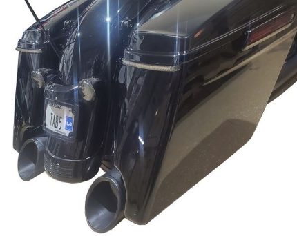 كاتم صوت SlIip-On عيار 50 2017-Up Harley Davidson Touring Black 2.5 بوصة Louvered Core Baffles (متوسط) 5 بوصة Black Slash Cut Tip Tab Performance