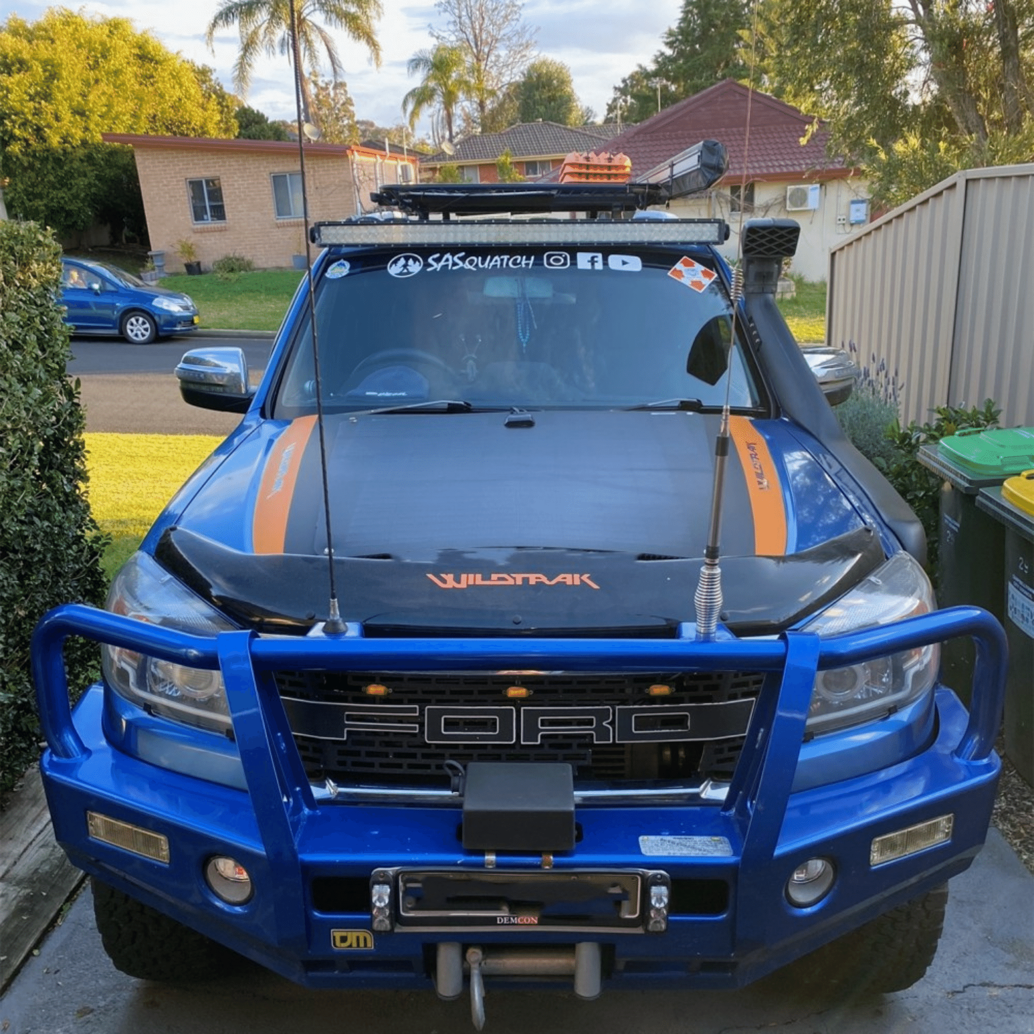 15acd364-dce7-4bcb-8325-8f62bab80902.png Ford Ranger (2006-2011) Lensun 90W Hood Solar Panel Battery Charger - الصورة 1
