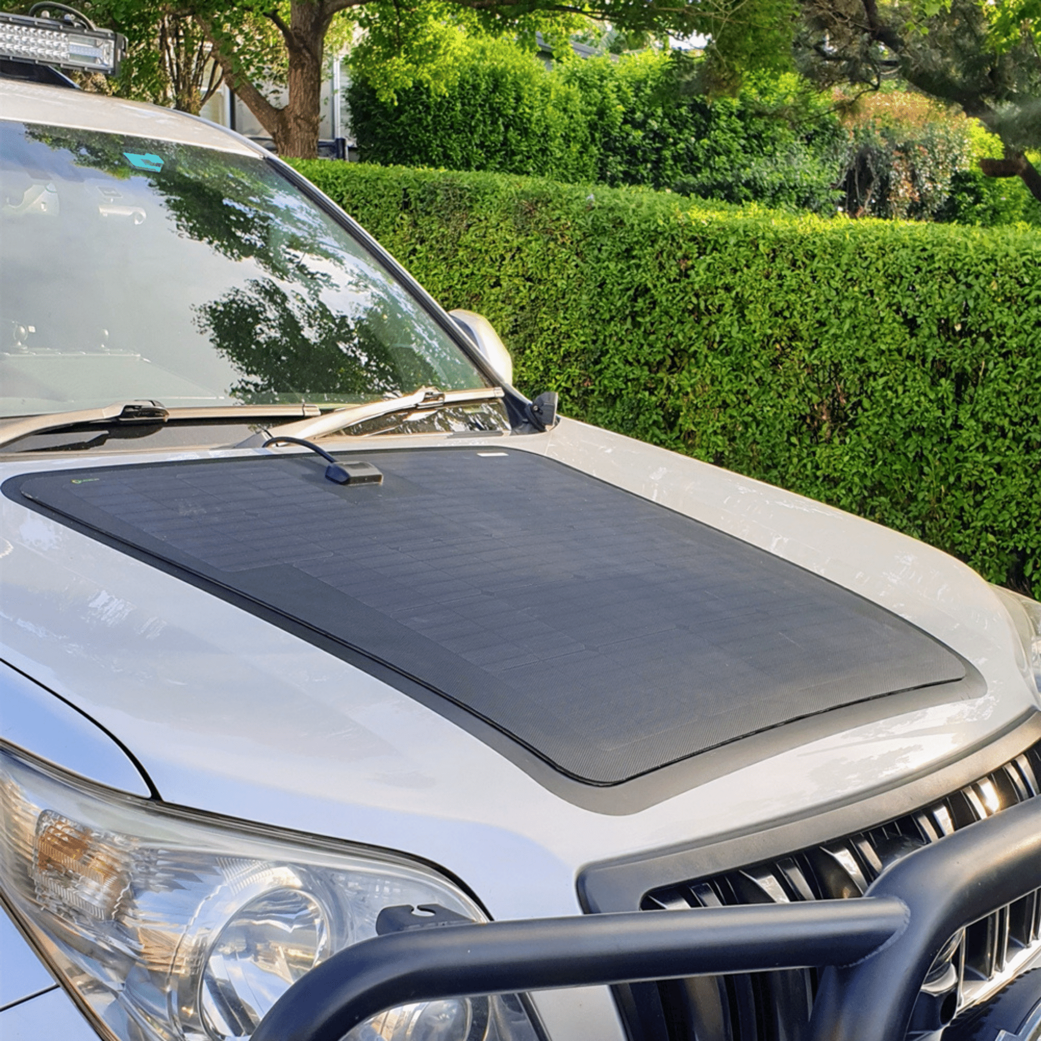 a59c3ecd-227a-4635-bcf7-f91f790e536c.png Toyota Land Cruiser Prado 120 J120 J150 LensunSolar 90W Hood/Bonnet Solar Panel - الصورة 1