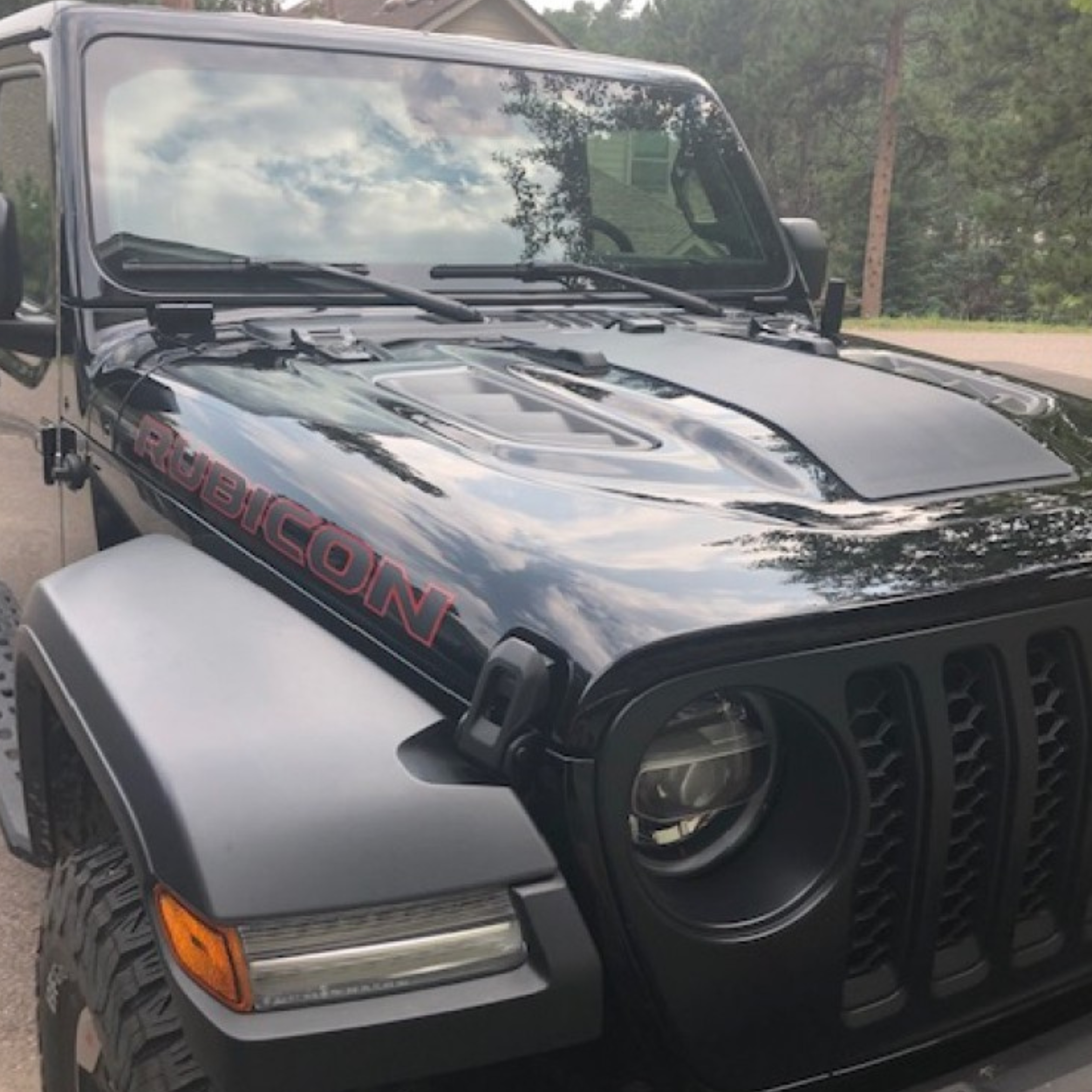 d497d3e7-1049-4ab9-b9d5-3d12be5d131c.png Jeep Wrangler JL/Gladiator JT Rubicon Lensun 50W Hood Solar Panel - الصورة 1